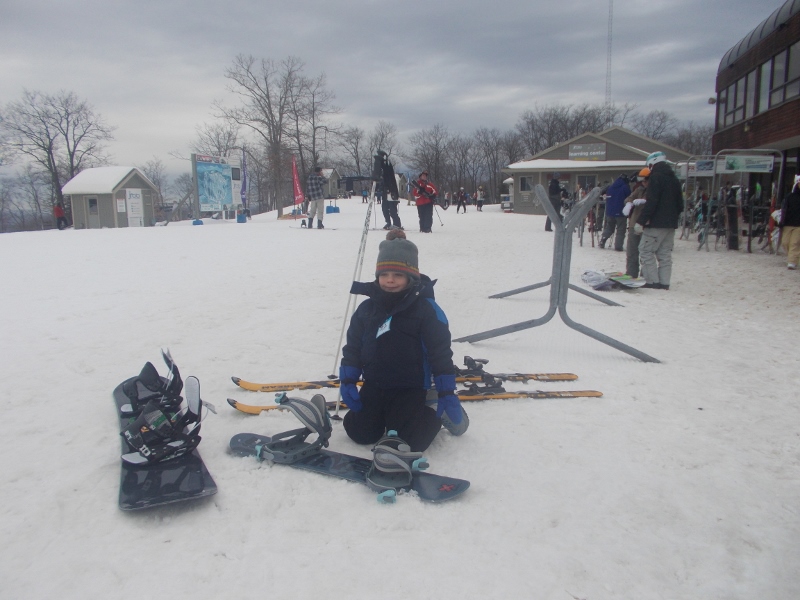 carson snowboarding at jackfrost-10913